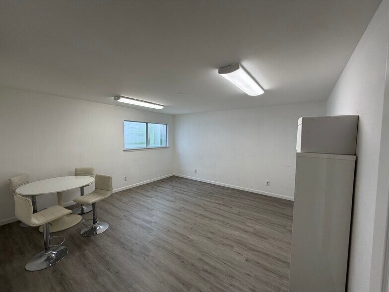 More Photos Of 805 W 10th St, Austin Office Residential For Lease