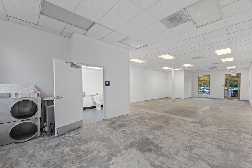 More Photos Of 29105-29125 Canwood St, Agoura Hills Restaurant For Lease