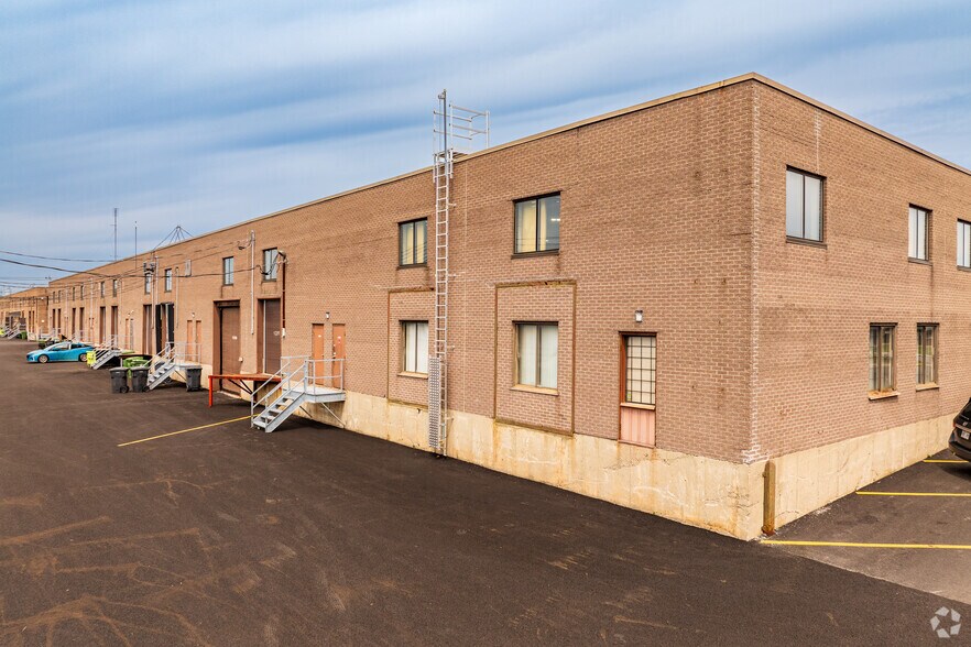 More Photos Of 1100-1190 Rue Bégin, Saint-Laurent Warehouse For Lease