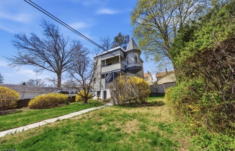 More Photos Of 27 Longview St, West Orange Multifamily For Sale