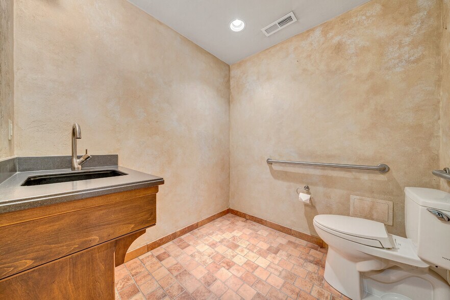 More Photos Of 12 Campbell Ave SE, Roanoke Storefront Retail Office For Sale