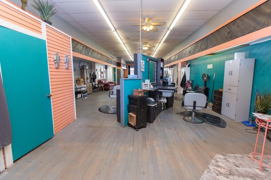 More Photos Of 219 Norris Ave, McCook Storefront For Sale