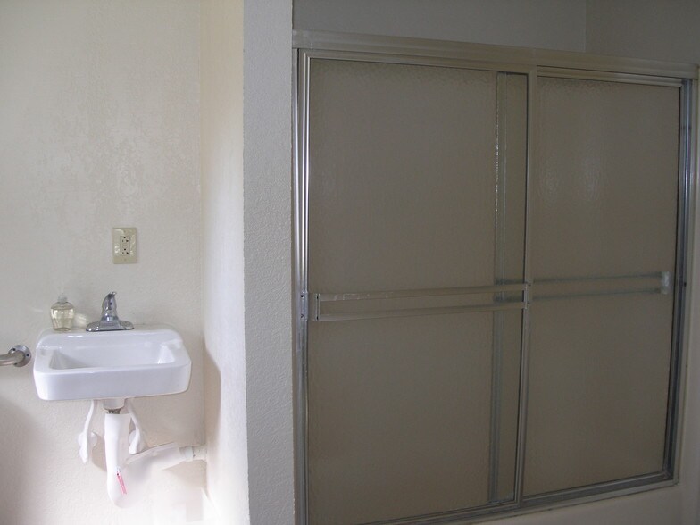 More Photos Of 9316 1st Ave, Orlando Office For Sale