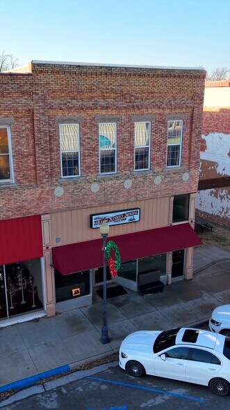 Primary Photo Of 103 N Allen St, Centralia General Retail For Sale