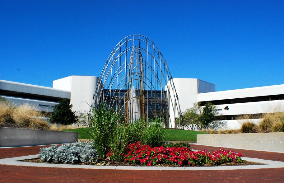 More Photos Of 1501 50th St, West Des Moines Office For Lease