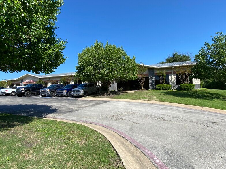 More Photos Of 104-115 Jordan Plaza Blvd, Tyler Unknown For Lease