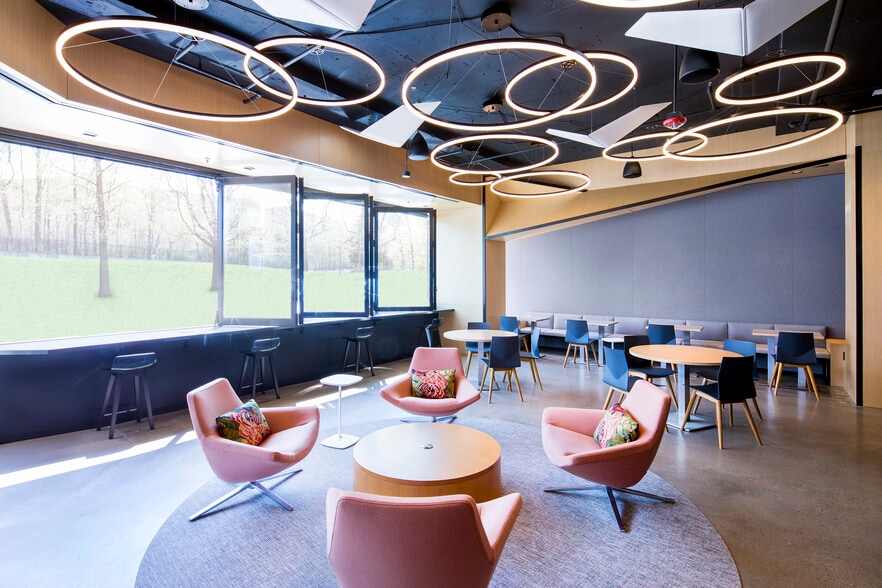 More Photos Of 1410 Spring Hill Rd, McLean Office For Lease