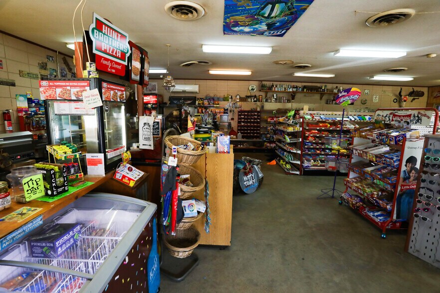 More Photos Of 1242 Elks Lake Rd, Hattiesburg Service Station For Sale