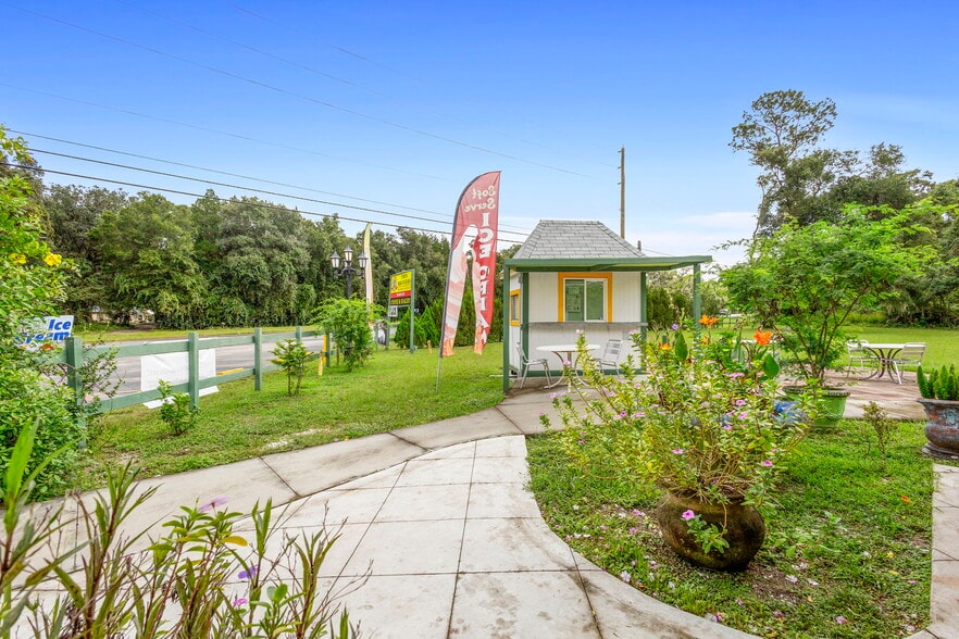 More Photos Of 4630 US Highway 17, De Leon Springs Restaurant For Sale