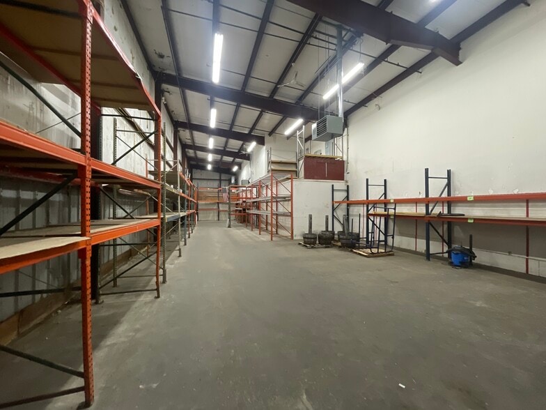 More Photos Of 11 Whitewood Ln, North Branford Garden Center For Sale