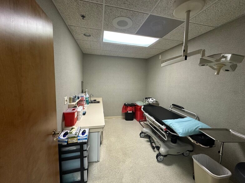 More Photos Of 640 S Lake St, Leesburg Medical For Lease