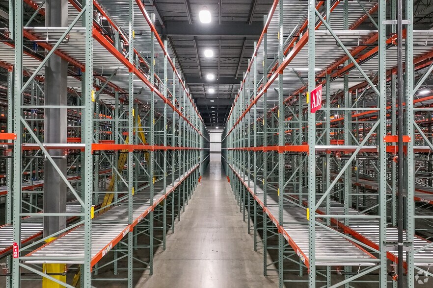 More Photos Of 4676 Erie Ave SW, Navarre Distribution For Lease