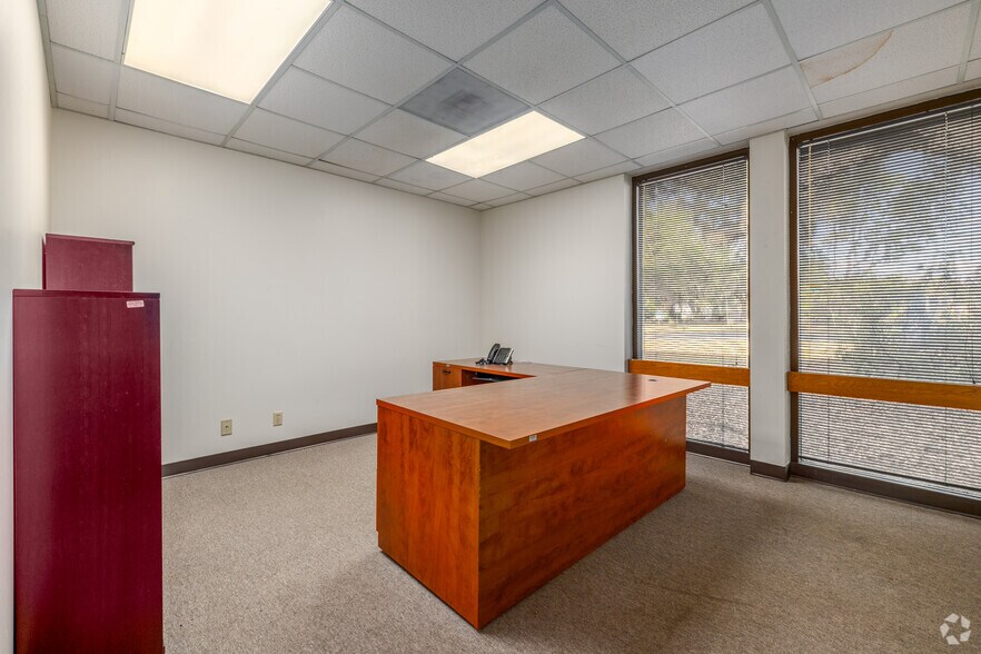 More Photos Of 3901 Carmichael Ave, Jacksonville Medical For Sale