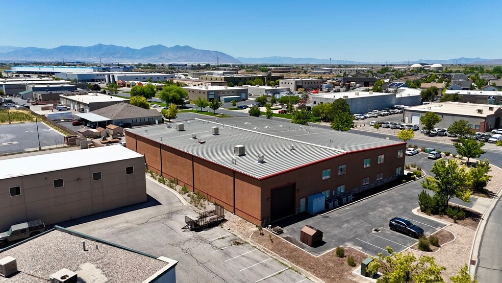 More Photos Of 190 N Cutler Dr, North Salt Lake Warehouse For Lease