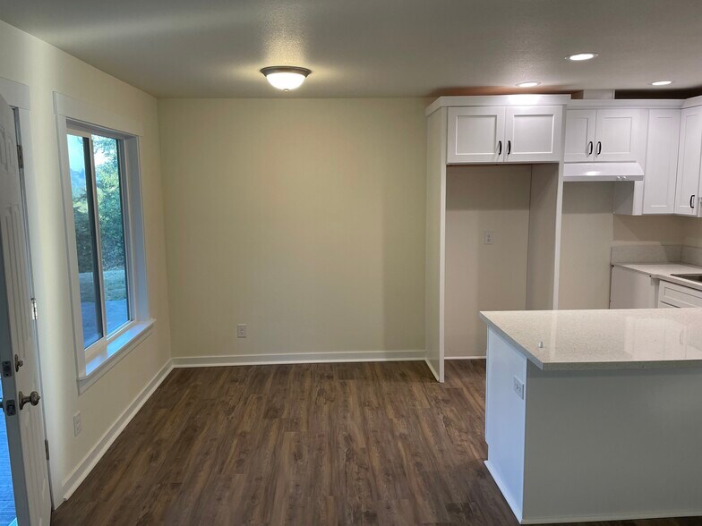 More Photos Of 1568 Minor Rd, Kelso Apartments For Sale