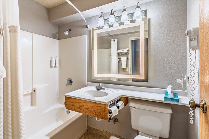 More Photos Of 519 Crook St, Custer Hotel For Sale