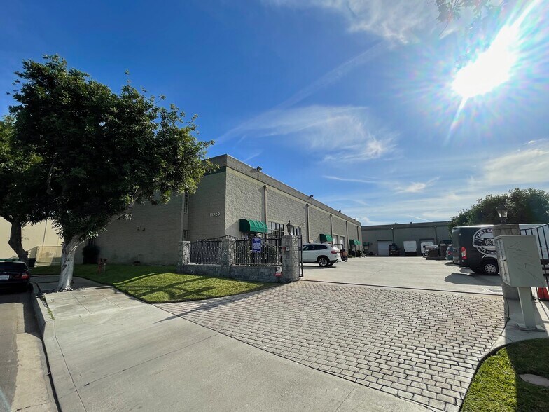 More Photos Of 11920 Goldring Rd, Arcadia Warehouse For Sale