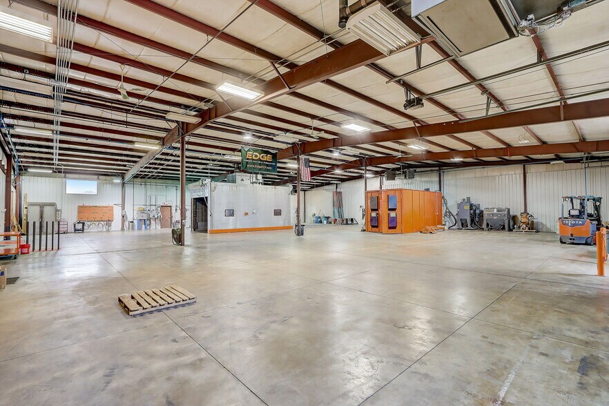 More Photos Of 860 N Parkway St, Jefferson Warehouse For Sale