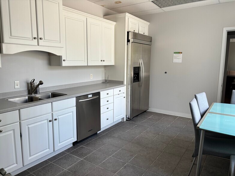 More Photos Of 1000 Robins Rd, Lynchburg Manufacturing For Lease