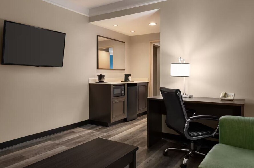 More Photos Of 5217 E Terrace Dr, Madison Hotel For Sale