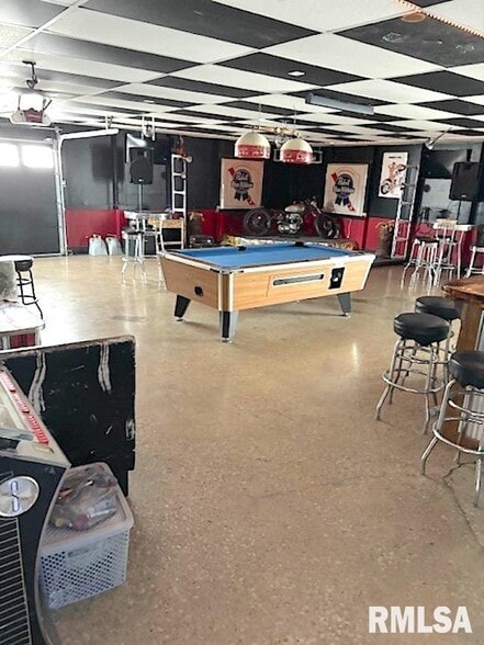 More Photos Of 6173 Bayer Cir, Carterville Auto Dealership For Sale