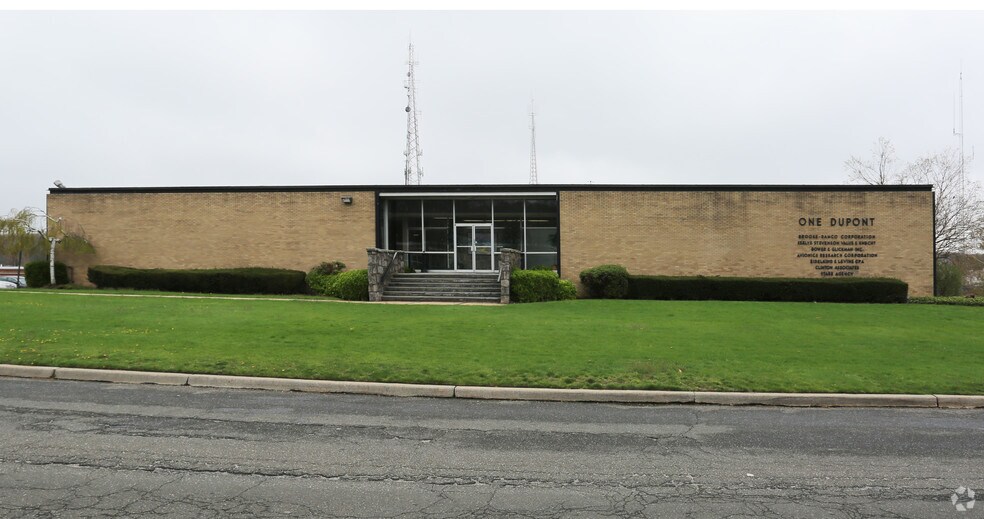 More Photos Of 1 DuPont St, Plainview Flex For Lease