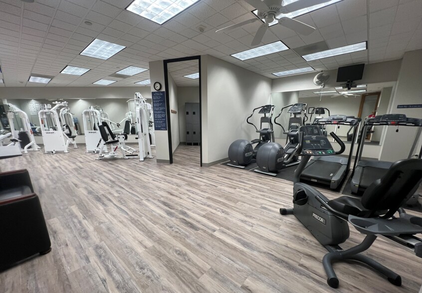 More Photos Of 5220 spring valley Rd, Dallas Office For Lease
