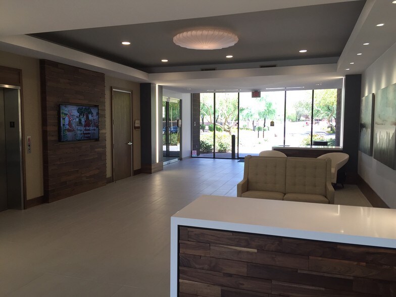 More Photos Of 17200 N Perimeter Dr, Scottsdale Office For Lease