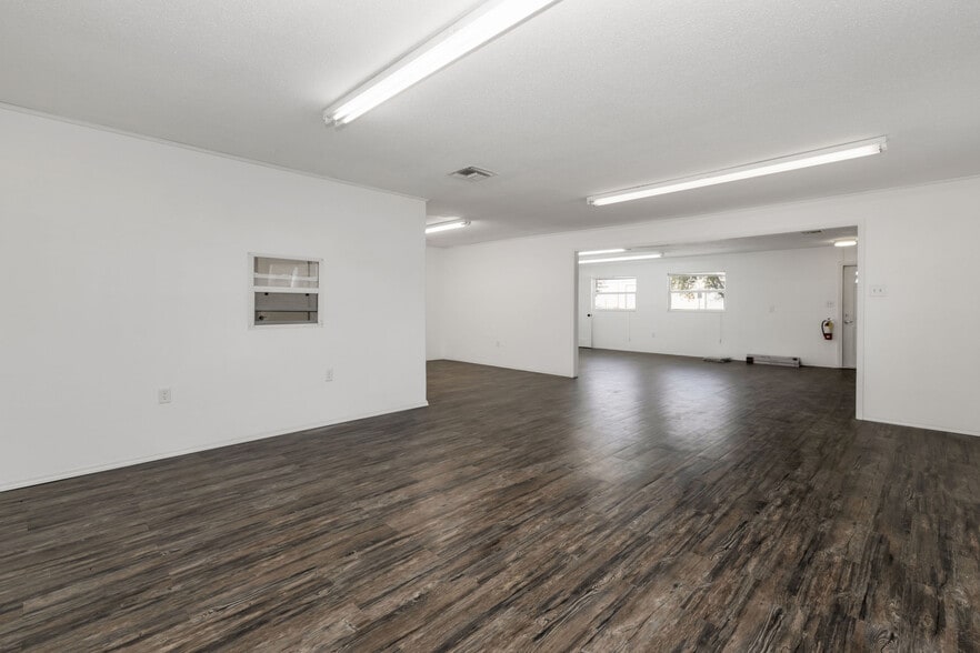 More Photos Of 23263 Harborview Rd, Port Charlotte Office For Sale