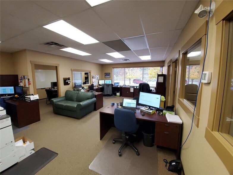 More Photos Of 215 Neave Rd, Kelowna Office For Sale