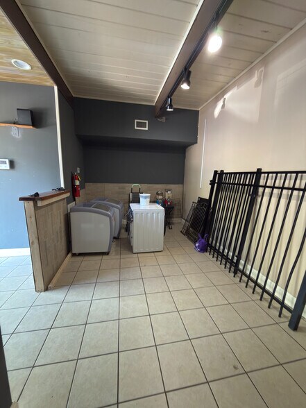 More Photos Of 1334 13th St, Columbus Freestanding For Lease