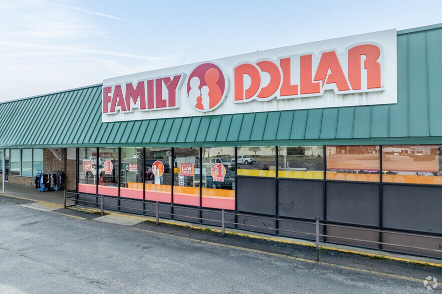 More Photos Of 208 E Mcintyre St, Mullins Supermarket For Sale