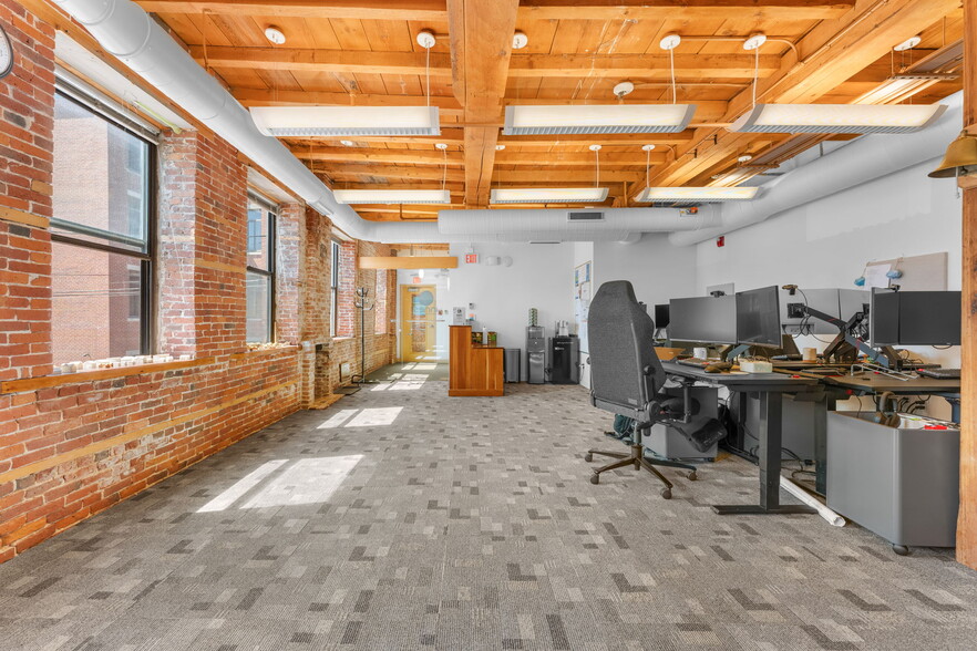 More Photos Of 40R Merrimac St, Newburyport Loft Creative Space For Lease