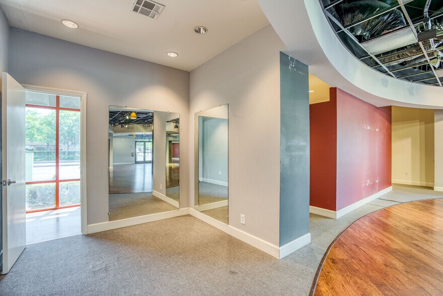 More Photos Of 7075 N West Ave, Fresno Freestanding For Lease