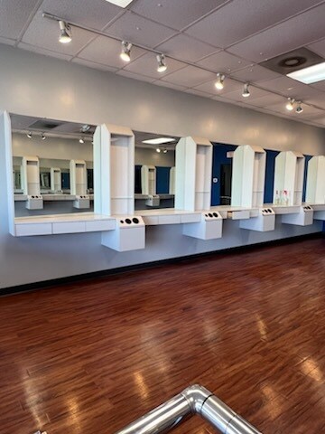 More Photos Of 6361-6367 Glenway Ave, Cincinnati Storefront Retail Office For Lease