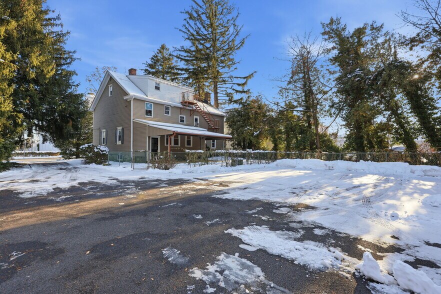 More Photos Of 2695 Main St, Lawrence Apartments For Sale