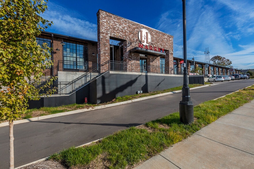 More Photos Of 3814 Charlotte Ave, Nashville General Retail For Lease