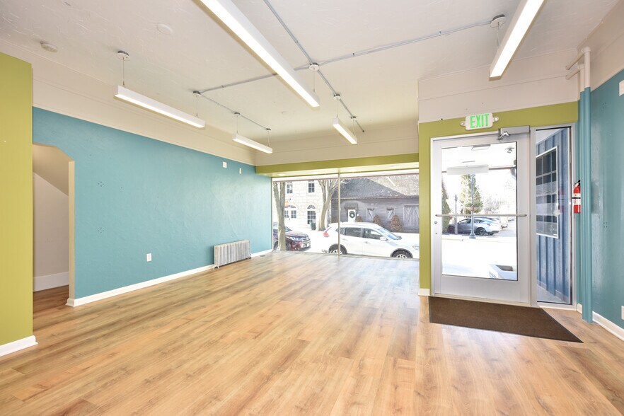 More Photos Of W61N508 Washington Ave, Cedarburg Storefront Retail Office For Sale
