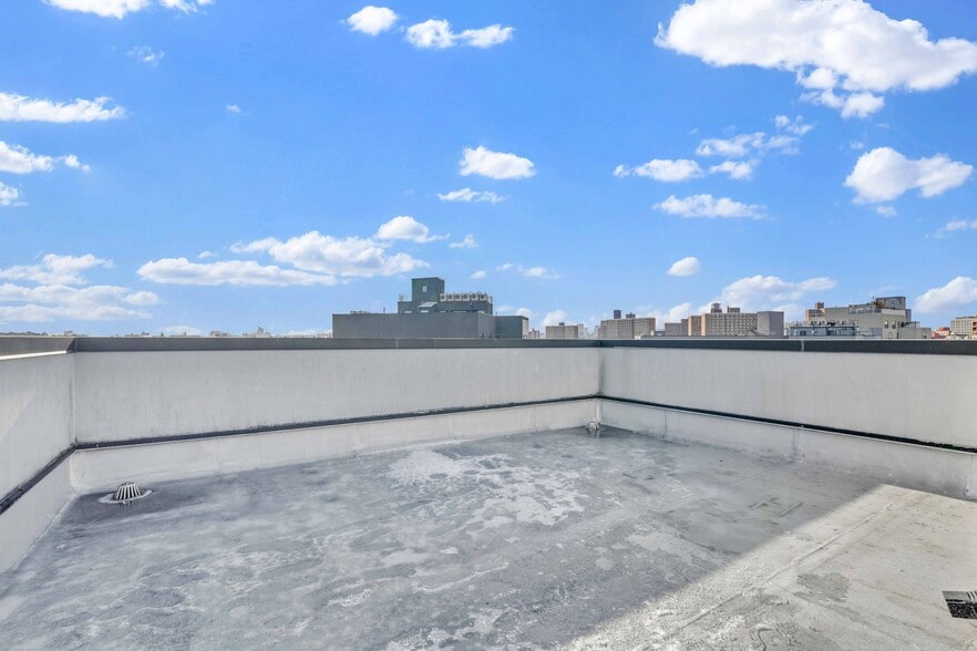 More Photos Of , Brooklyn General Retail For Sale