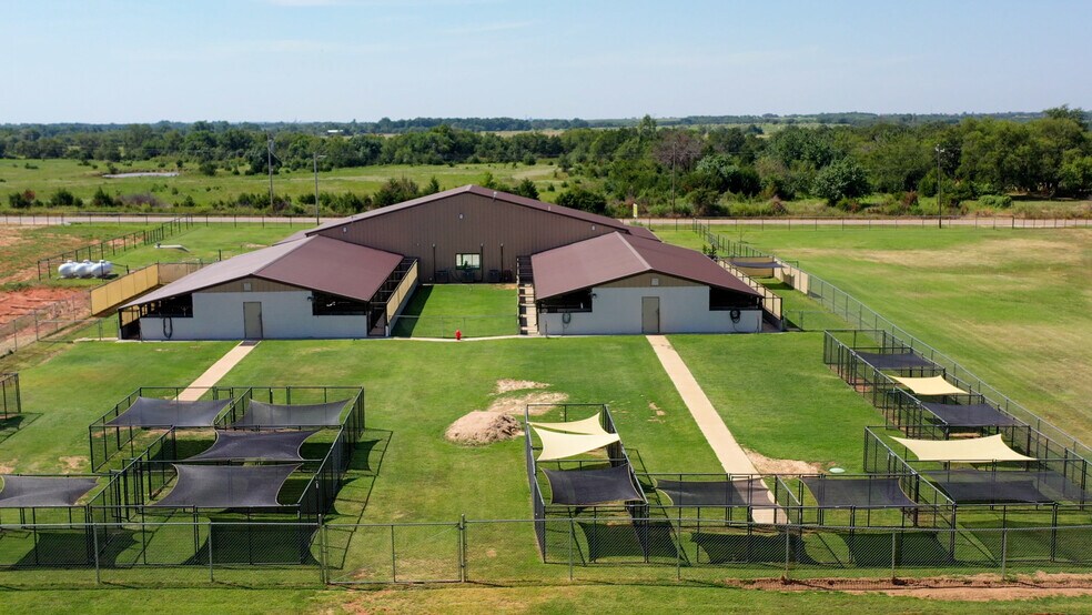 More Photos Of 39812 Hazel Dell Rd, Shawnee Veterinarian Kennel For Sale