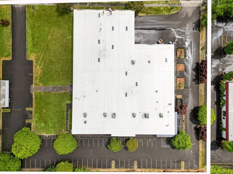 More Photos Of 1852 Fescue St SE, Albany Office For Sale