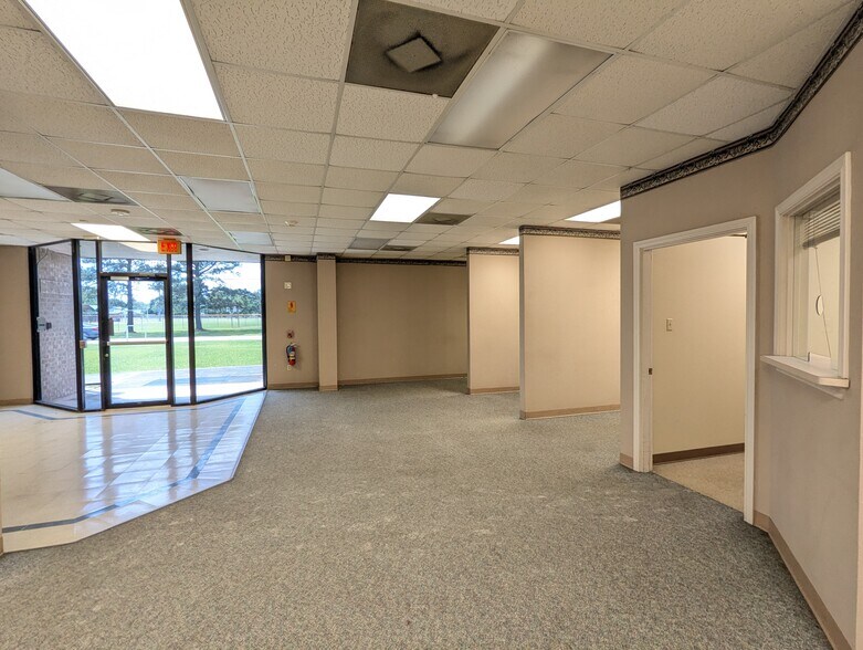 More Photos Of 6095 College St, Beaumont Office For Sale