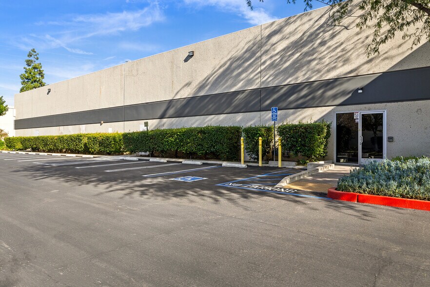 More Photos Of 21329 Nordhoff St, Chatsworth Distribution For Lease