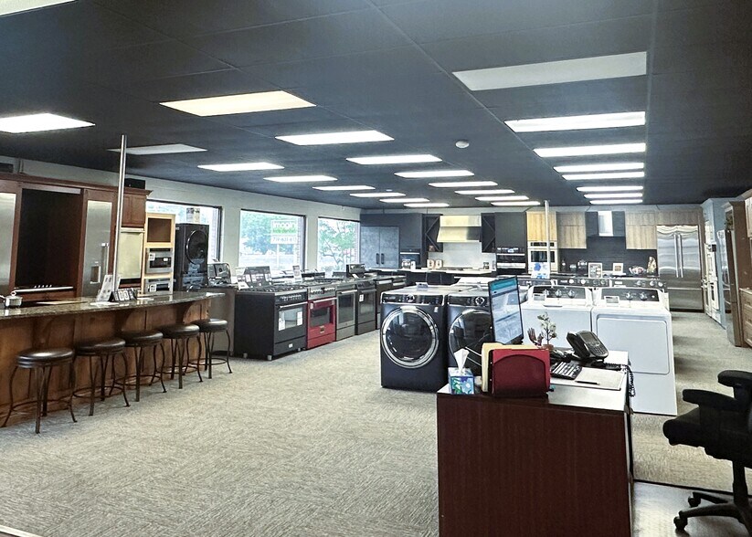 More Photos Of 3965 N Academy Blvd, Colorado Springs Freestanding For Sale