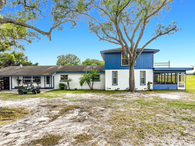 More Photos Of 7001 W Jones Ave, Mount Dora Airplane Hangar For Sale