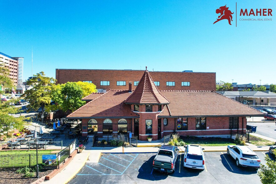 More Photos Of 402 E Broadway, Columbia Restaurant For Sale