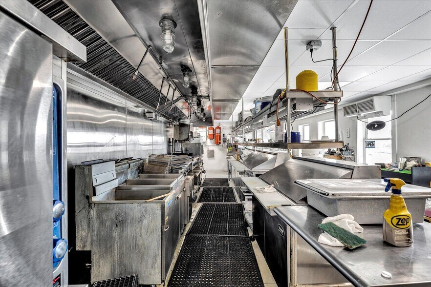 More Photos Of 317-319 Commercial St, Provincetown Restaurant For Lease