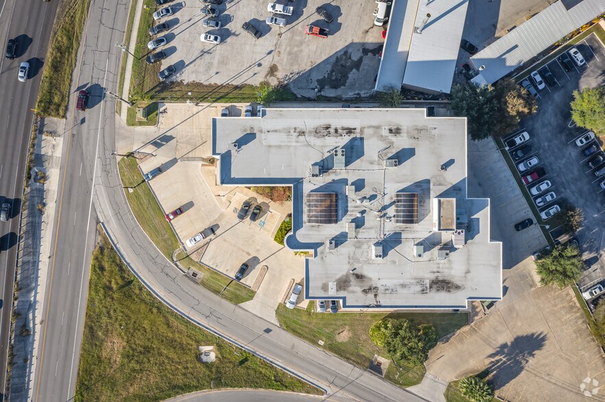 More Photos Of 9504 N IH-35, San Antonio Office For Lease