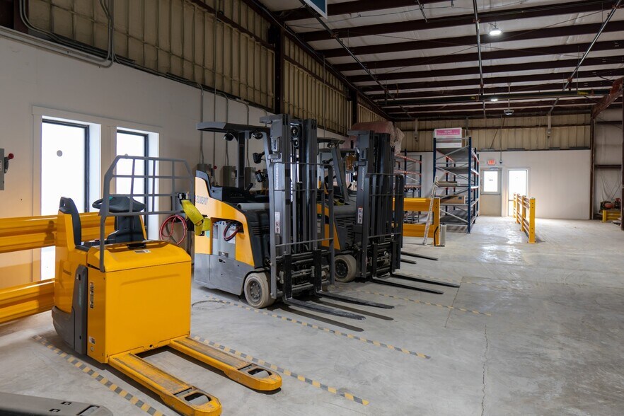 More Photos Of 135 Industrial Dr N, Madison Warehouse For Sale