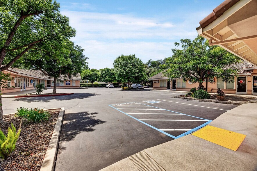 More Photos Of 2995 Esplanade Rd, Chico Restaurant For Sale